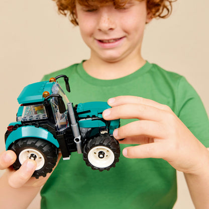 LEGO® City Tractor - Boerderijspeelgoed met een Minifiguur van een Boer - Cadeau voor Kinderen Vanaf 6 Jaar - 60498