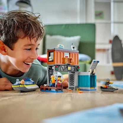 LEGO Politiespeedboot en boevenschuilplaats 60417 City LEGO CITY @ 2TTOYS | Official LEGO shop😊🥰 LEGO €. 32.49